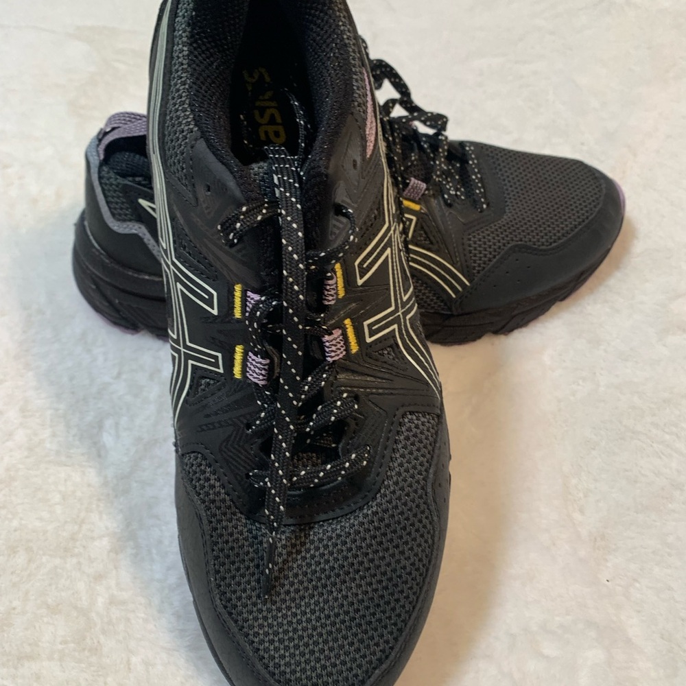 SZ 9 W Asics Women's Black and Purple Athletic Shoes. Venture Gel Running/ Trail